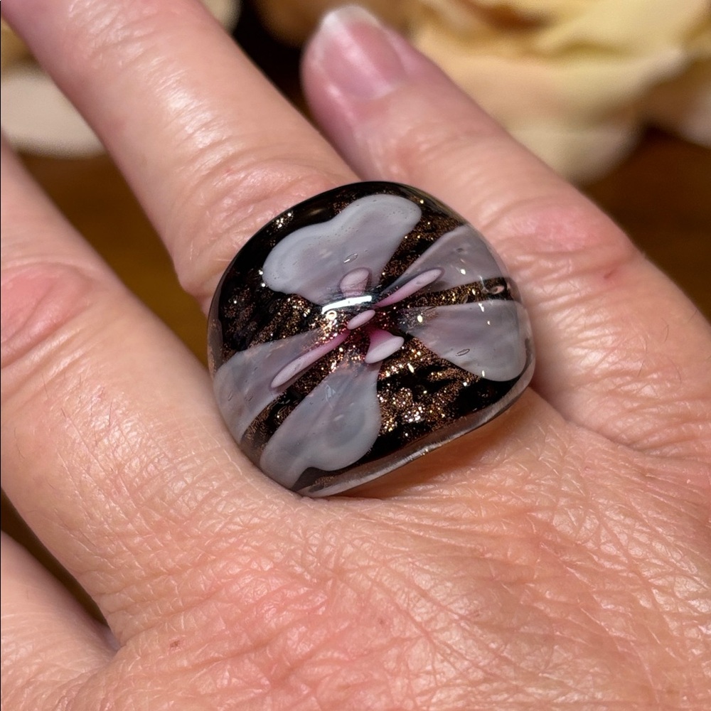 Elegant Black and Pink Glass Ring